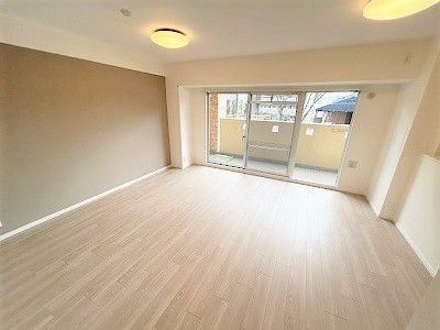 apartment 大阪府茨木市西駅前町5-8 関電不動産茨木ビル1階