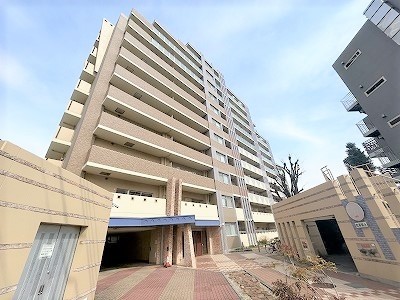 apartment 大阪府茨木市西駅前町5-8 関電不動産茨木ビル1階