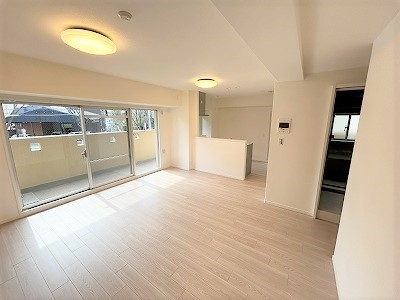 apartment 大阪府茨木市西駅前町5-8 関電不動産茨木ビル1階