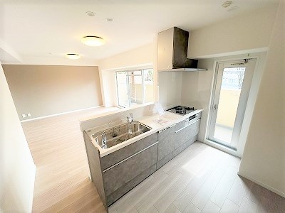 apartment 大阪府茨木市西駅前町5-8 関電不動産茨木ビル1階