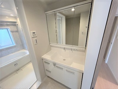 apartment 大阪府茨木市西駅前町5-8 関電不動産茨木ビル1階