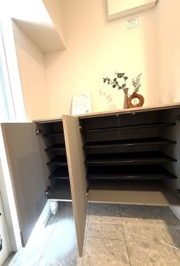 apartment 大阪府茨木市西駅前町5-8 関電不動産茨木ビル1階