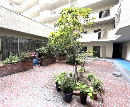 apartment 大阪府茨木市西駅前町5-8 関電不動産茨木ビル1階