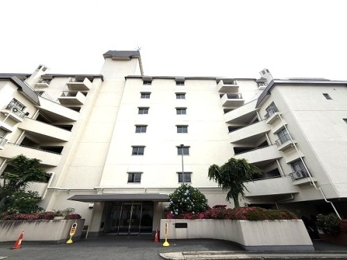 apartment 大阪府茨木市西駅前町5-8 関電不動産茨木ビル1階