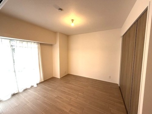 apartment 大阪府茨木市西駅前町5-8 関電不動産茨木ビル1階