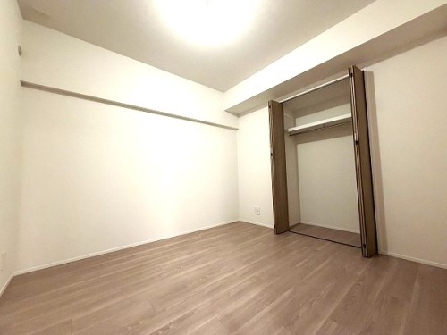 apartment 大阪府茨木市西駅前町5-8 関電不動産茨木ビル1階