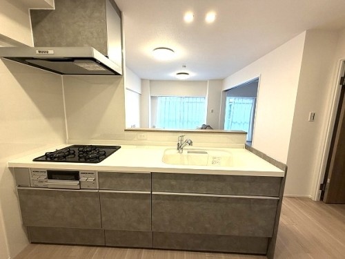 apartment 大阪府茨木市西駅前町5-8 関電不動産茨木ビル1階