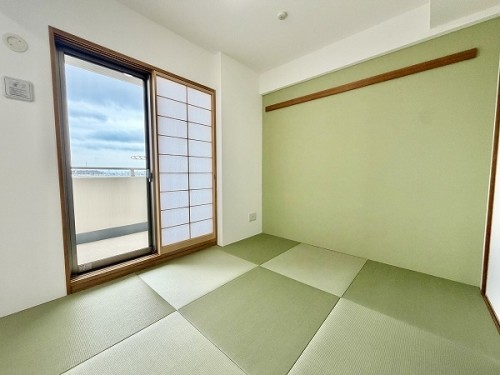 apartment 大阪府茨木市西駅前町5-8 関電不動産茨木ビル1階