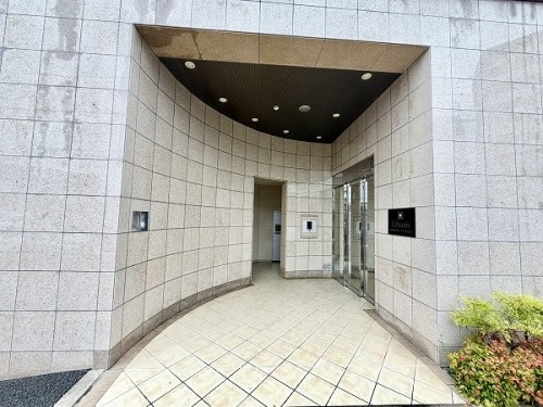 apartment 大阪府茨木市西駅前町5-8 関電不動産茨木ビル1階