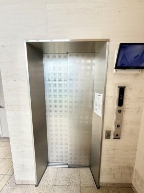 apartment 大阪府茨木市西駅前町5-8 関電不動産茨木ビル1階