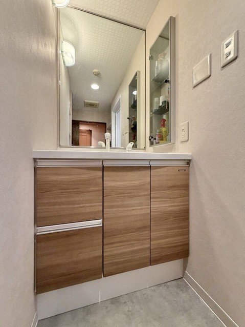 apartment 東京都葛飾区亀有３丁目43-6 岩本ビル2階