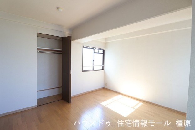 apartment 奈良県大和高田市旭南町
地図を見る