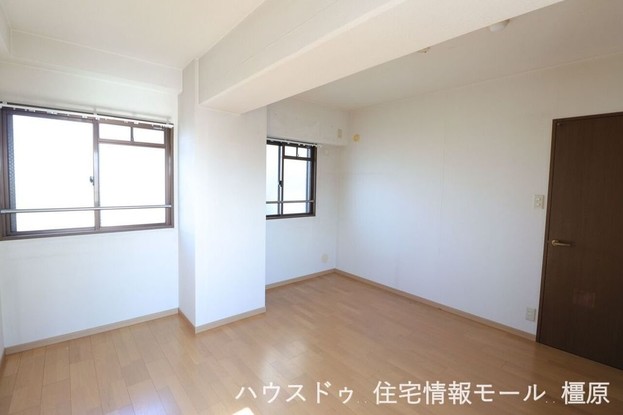 apartment 奈良県大和高田市旭南町
地図を見る