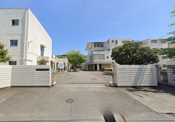 apartment 静岡県静岡市葵区沓谷１丁目
地図を見る
