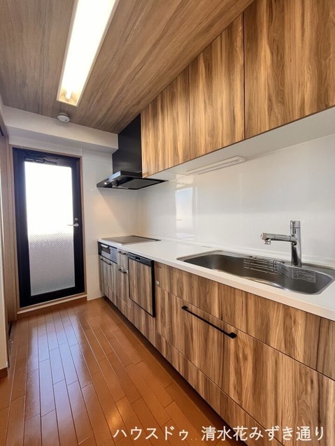 apartment 静岡県静岡市葵区上足洗４丁目
地図を見る