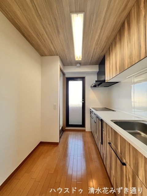 apartment 静岡県静岡市葵区上足洗４丁目
地図を見る