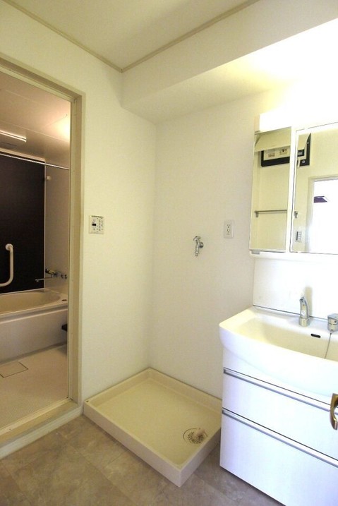 apartment 京都府京都市下京区烏丸通仏光寺下る大政所町680 インターワンプレイス烏丸Ⅱ　８階