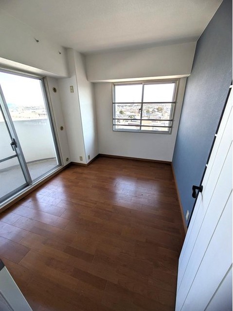 apartment 大阪府八尾市南植松町５丁目182番地 日本TPビル