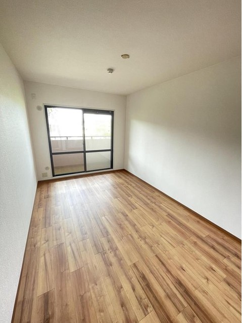 apartment 大阪府八尾市南植松町５丁目182番地 日本TPビル