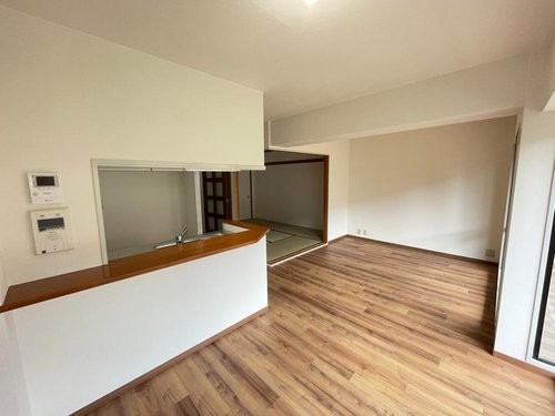 apartment 大阪府八尾市南植松町５丁目182番地 日本TPビル