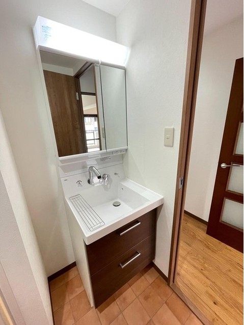 apartment 大阪府八尾市南植松町５丁目182番地 日本TPビル