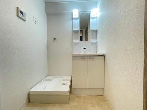 apartment 大阪府八尾市南植松町５丁目182番地 日本TPビル
