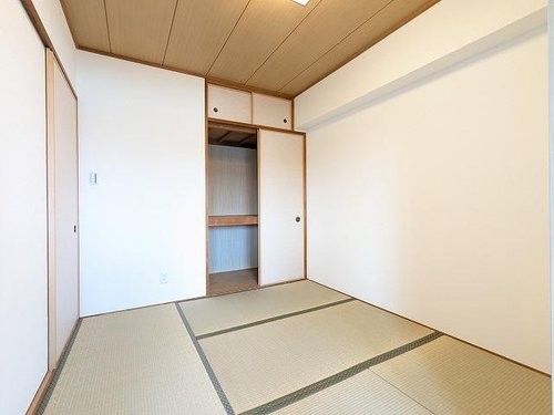 apartment 大阪府八尾市南植松町５丁目182番地 日本TPビル