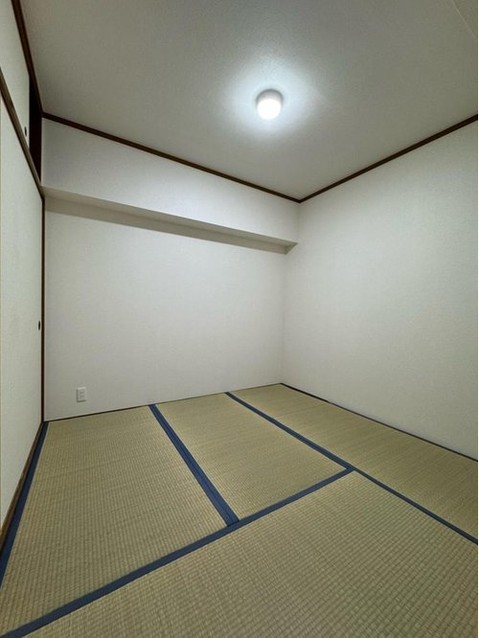 apartment 大阪府八尾市南植松町５丁目182番地 日本TPビル