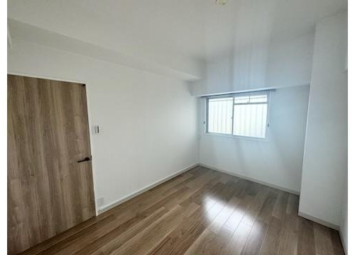 apartment 大阪府八尾市南植松町５丁目182番地 日本TPビル
