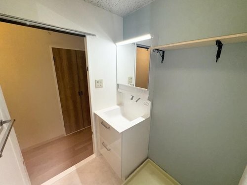 apartment 大阪府八尾市南植松町５丁目182番地 日本TPビル