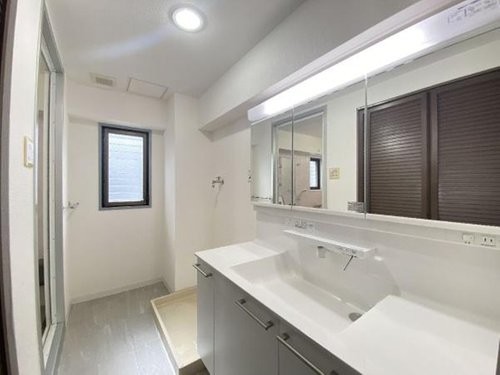 apartment 大阪府八尾市南植松町５丁目182番地 日本TPビル