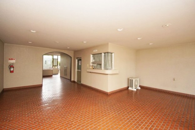 apartment 大阪府八尾市南植松町５丁目182番地 日本TPビル
