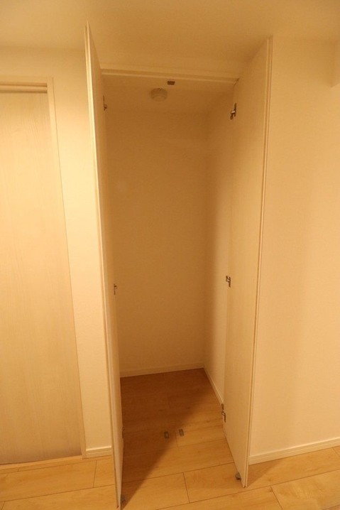 apartment 三重県四日市市下さざらい町11番10号 Sプレイス