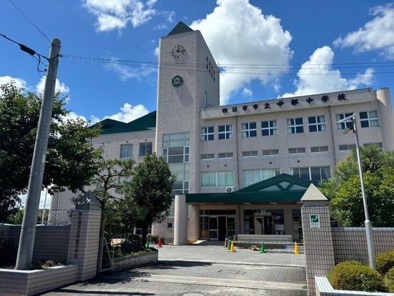 apartment 三重県四日市市下さざらい町11番10号 Sプレイス