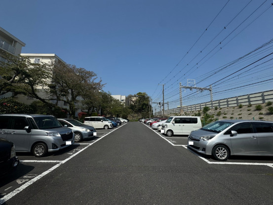 apartment 神奈川県横浜市港南区上大岡西２丁目２番１５号 バルーン上大岡１階