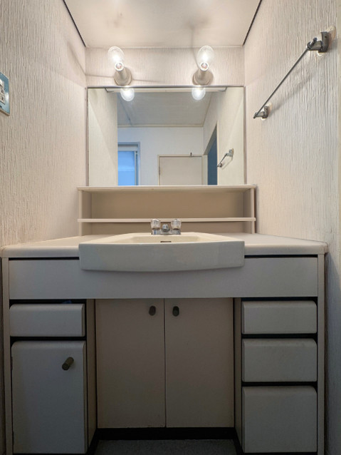 apartment 神奈川県横浜市港南区上大岡西２丁目２番１５号 バルーン上大岡１階