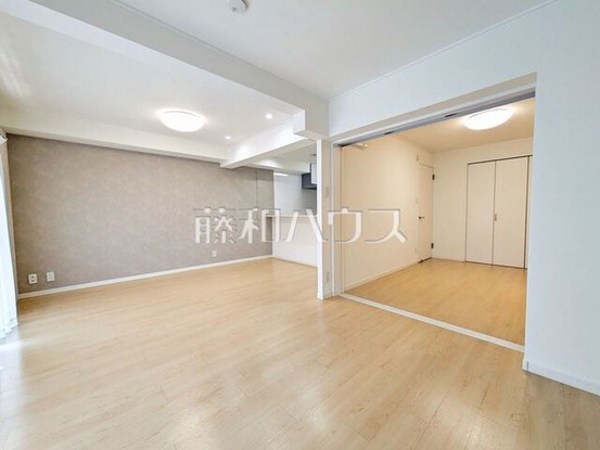 apartment 東京都日野市多摩平１丁目4-14　田窪ビル1F