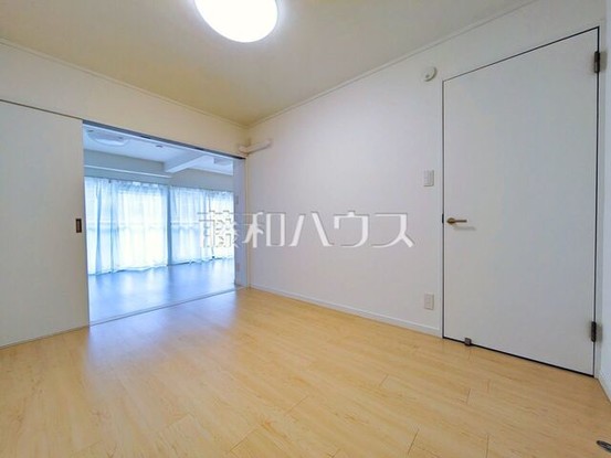 apartment 東京都日野市多摩平１丁目4-14　田窪ビル1F