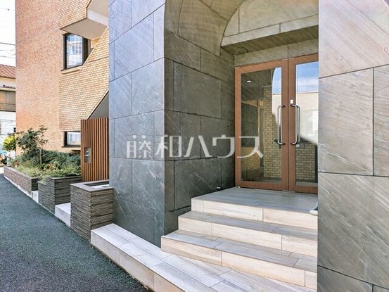 apartment 東京都日野市多摩平１丁目4-14　田窪ビル1F