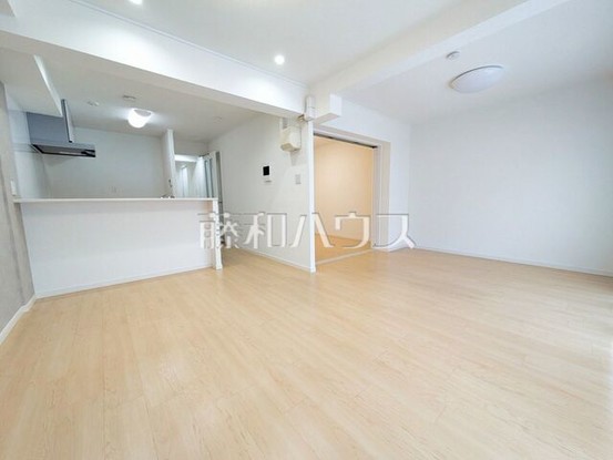 apartment 東京都日野市多摩平１丁目4-14　田窪ビル1F