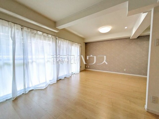 apartment 東京都日野市多摩平１丁目4-14　田窪ビル1F