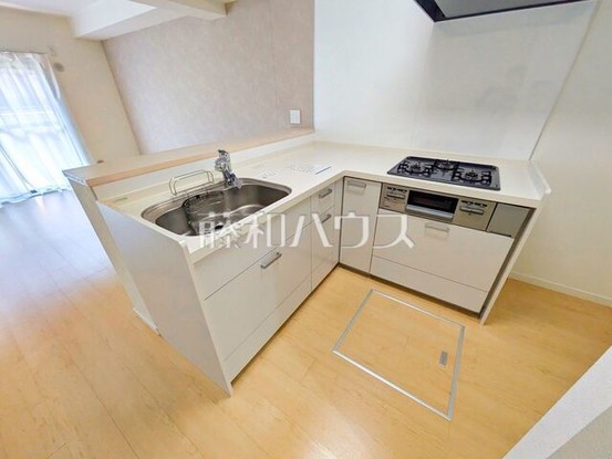 apartment 東京都日野市多摩平１丁目4-14　田窪ビル1F