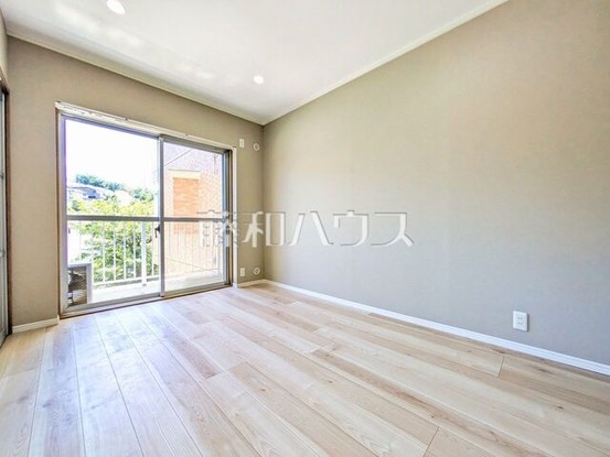 apartment 東京都日野市多摩平１丁目4-14　田窪ビル1F