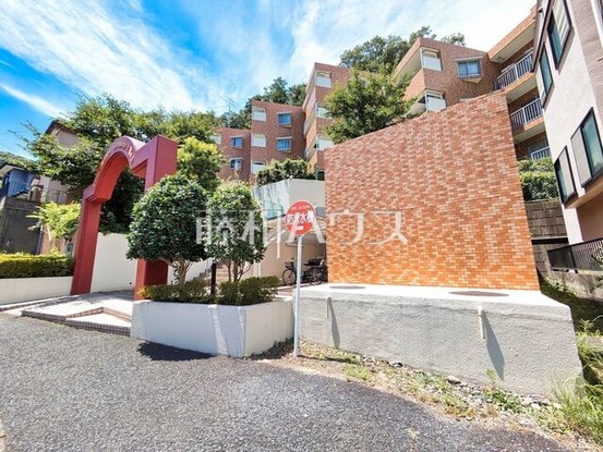 apartment 東京都日野市多摩平１丁目4-14　田窪ビル1F