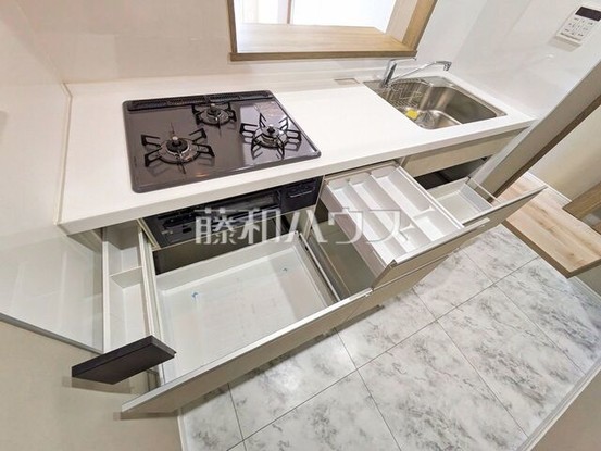 apartment 東京都日野市多摩平１丁目4-14　田窪ビル1F