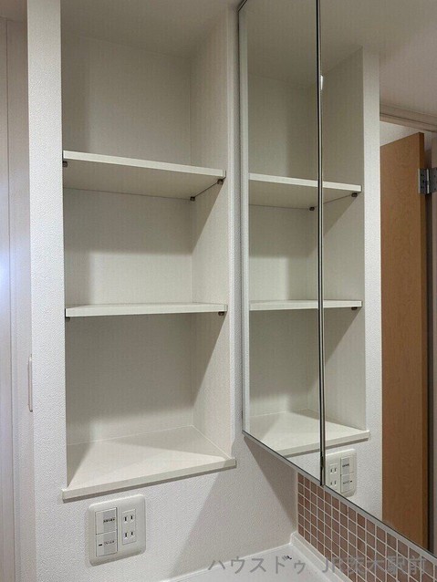 apartment 大阪府茨木市西中条町3-39-3 NKビル1F