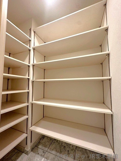 apartment 大阪府茨木市西中条町3-39-3 NKビル1F