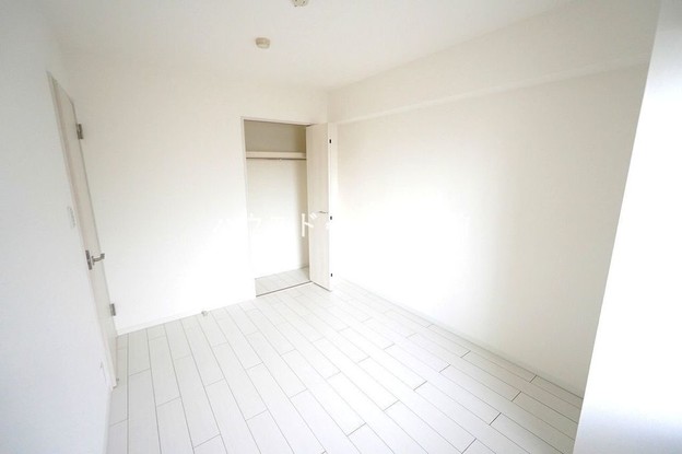 apartment 埼玉県吉川市木売１丁目9-4 クレオメデス101