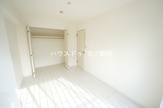 apartment 埼玉県吉川市木売１丁目9-4 クレオメデス101