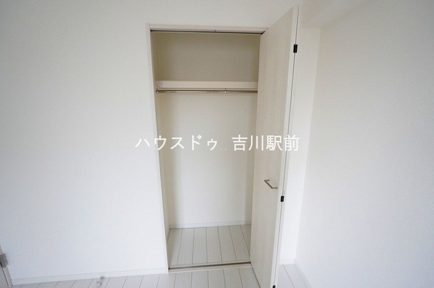 apartment 埼玉県吉川市木売１丁目9-4 クレオメデス101